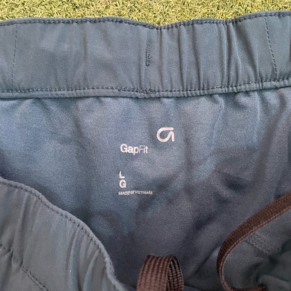 Men’s gap running shorts - Picture 2 of 3